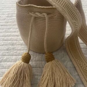 New! Women’s crochet beige and gold bag